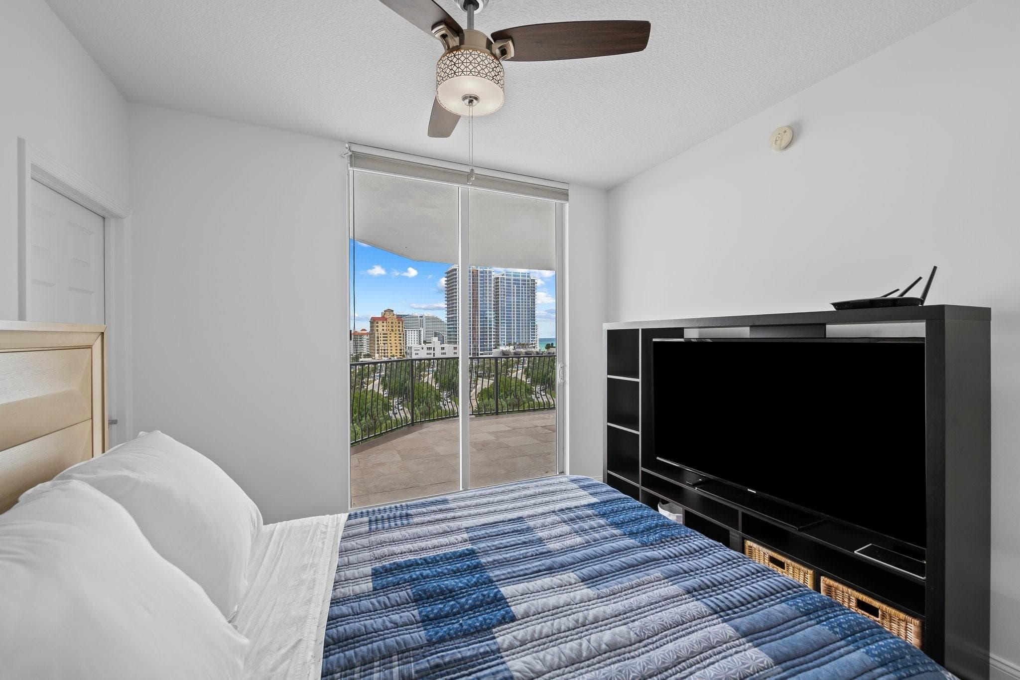 Condominium in Fort Lauderdale — photo 19 of 38