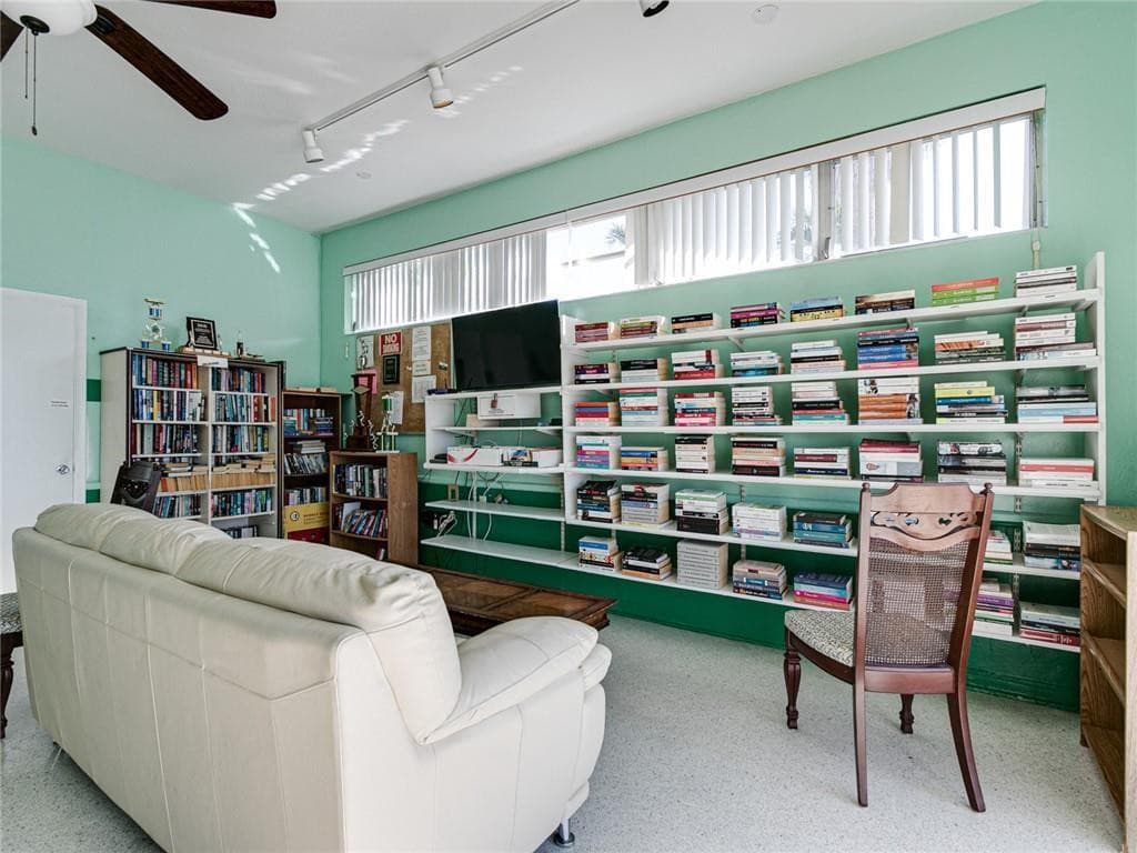 800 SW 11th Avenue 17, Hallandale Beach, FL 33009 — photo 22 of 23
