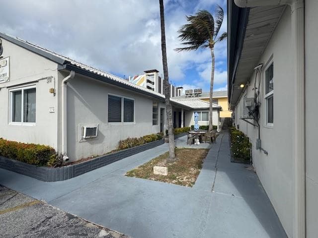 315 Mckinley Street, Hollywood, FL 33019 — photo 4 of 7