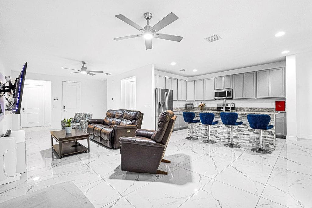 453 NW 36th Avenue, Pompano Beach, FL 33069 — photo 10 of 54