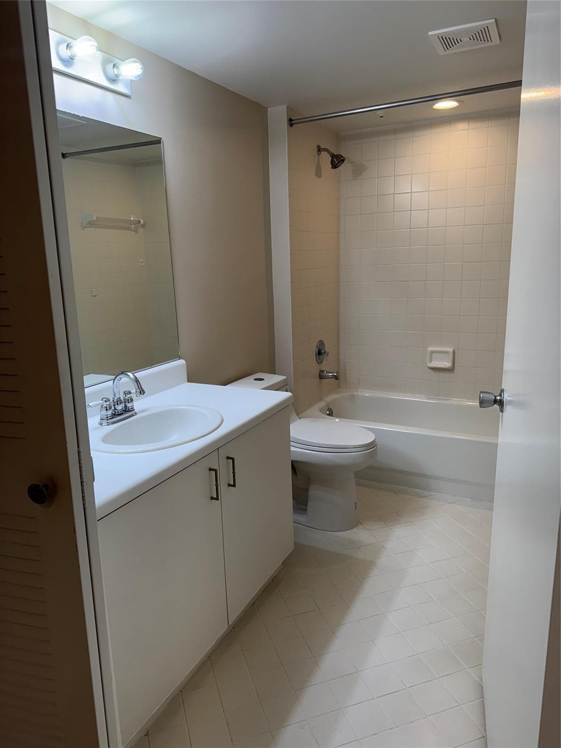 571 SW 142nd Avenue 413-O, Pembroke Pines, FL 33027 — photo 4 of 20