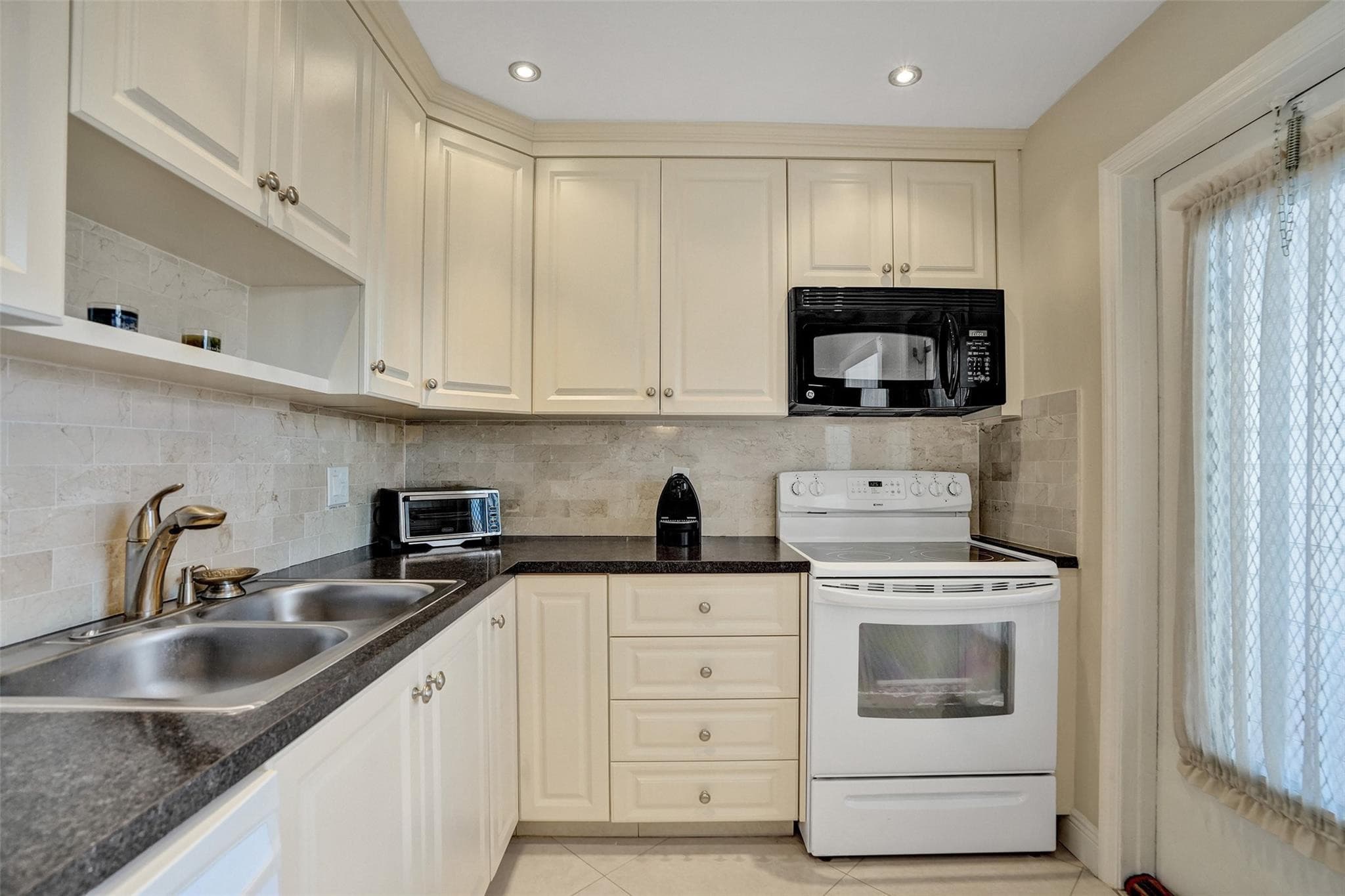 4270 NW 40th Street 211, Lauderdale Lakes, FL 33319 — photo 4 of 43