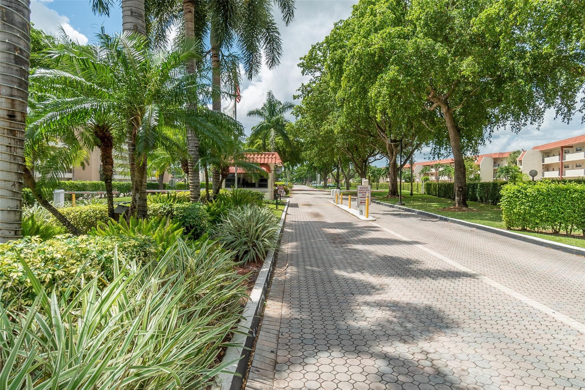 671 S Hollybrook Drive 306, Pembroke Pines, FL 33025 — photo 51 of 53