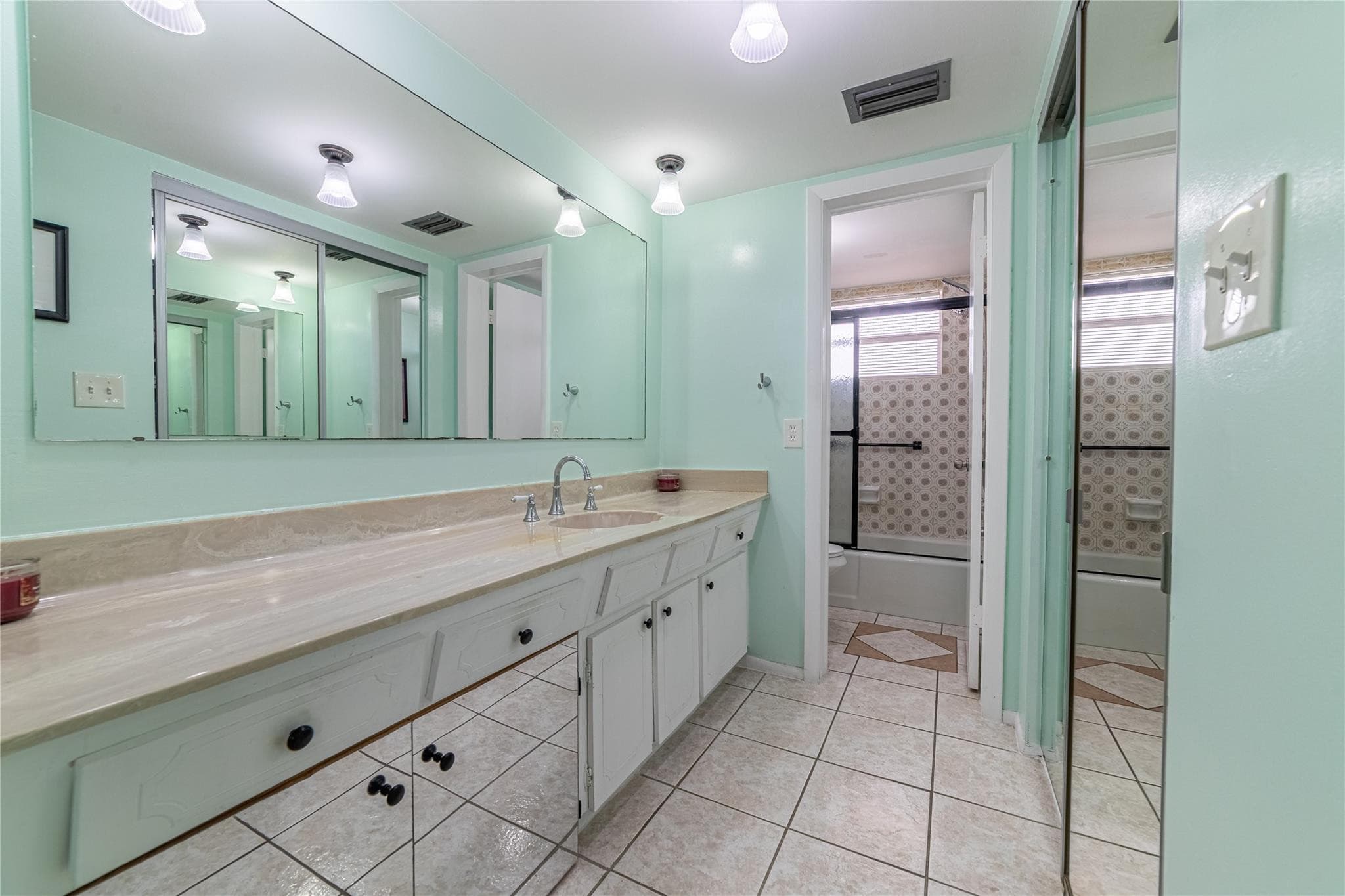 4151 NW 41st Street 409, Lauderdale Lakes, FL 33319 — photo 19 of 34
