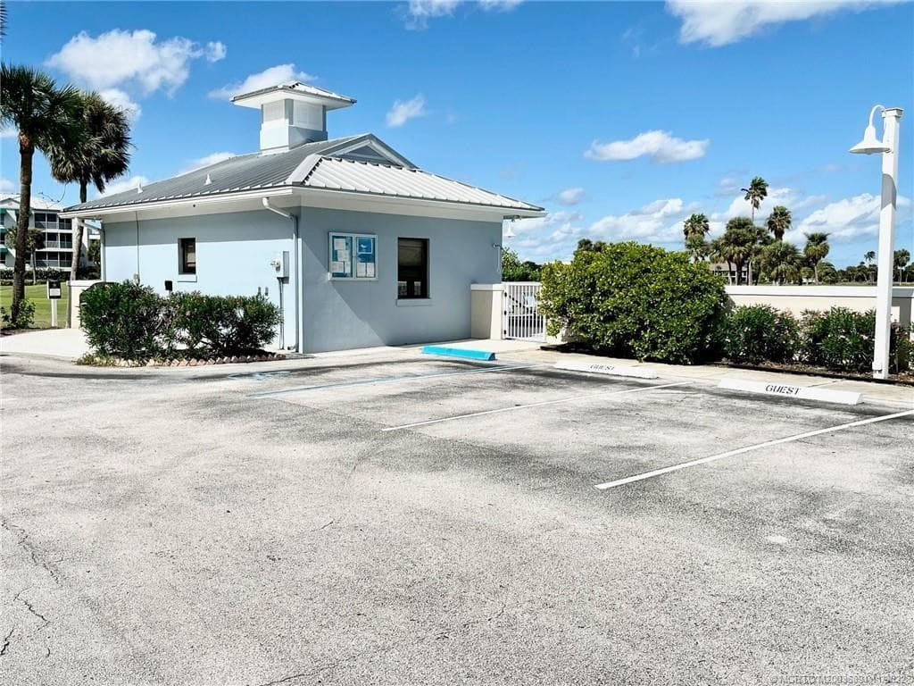40 NE Plantation Road 208, Stuart, FL 34996 — photo 15 of 38