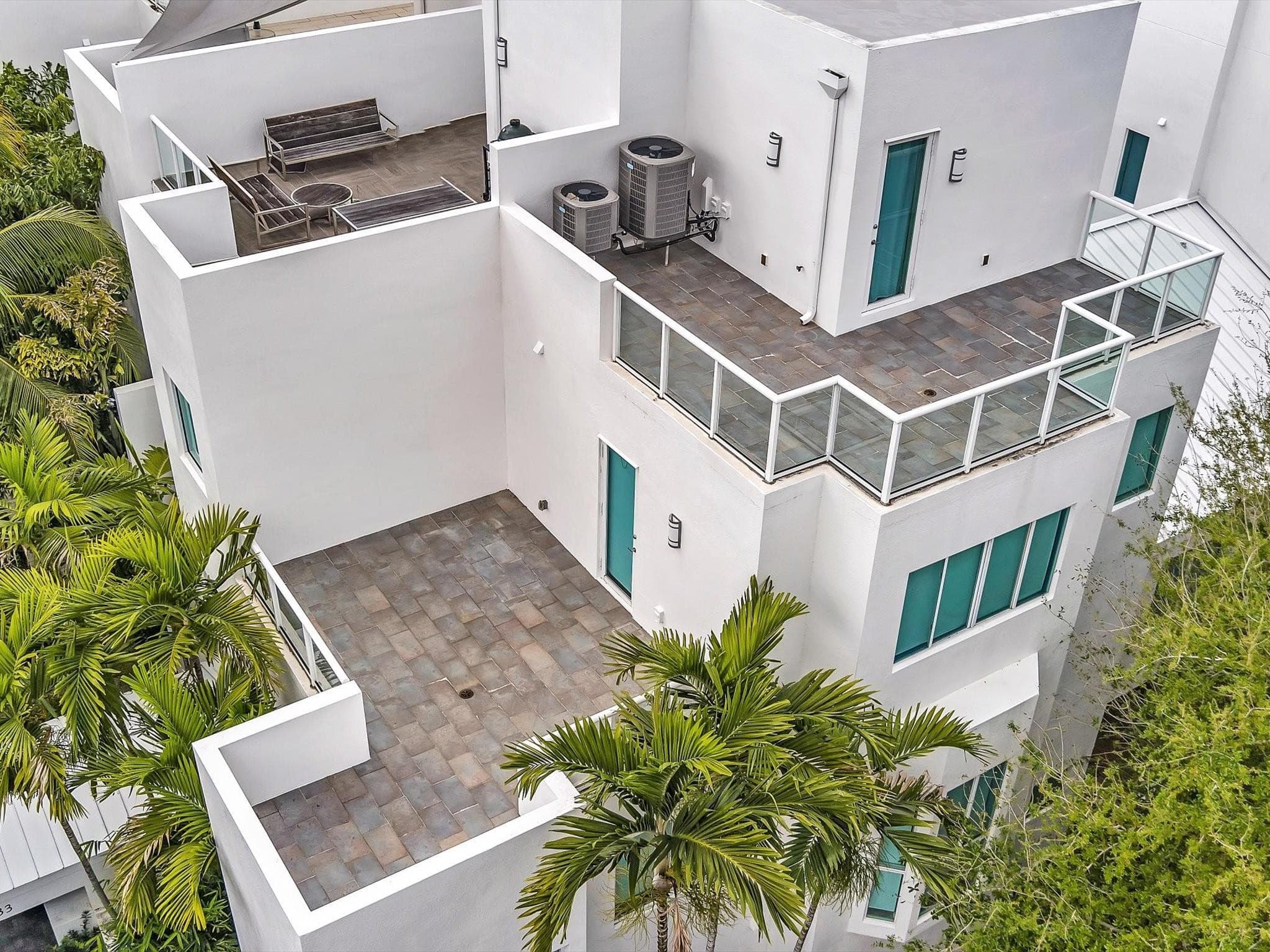 733 NE 4th Avenue 733, Fort Lauderdale, FL 33304 — photo 3 of 65