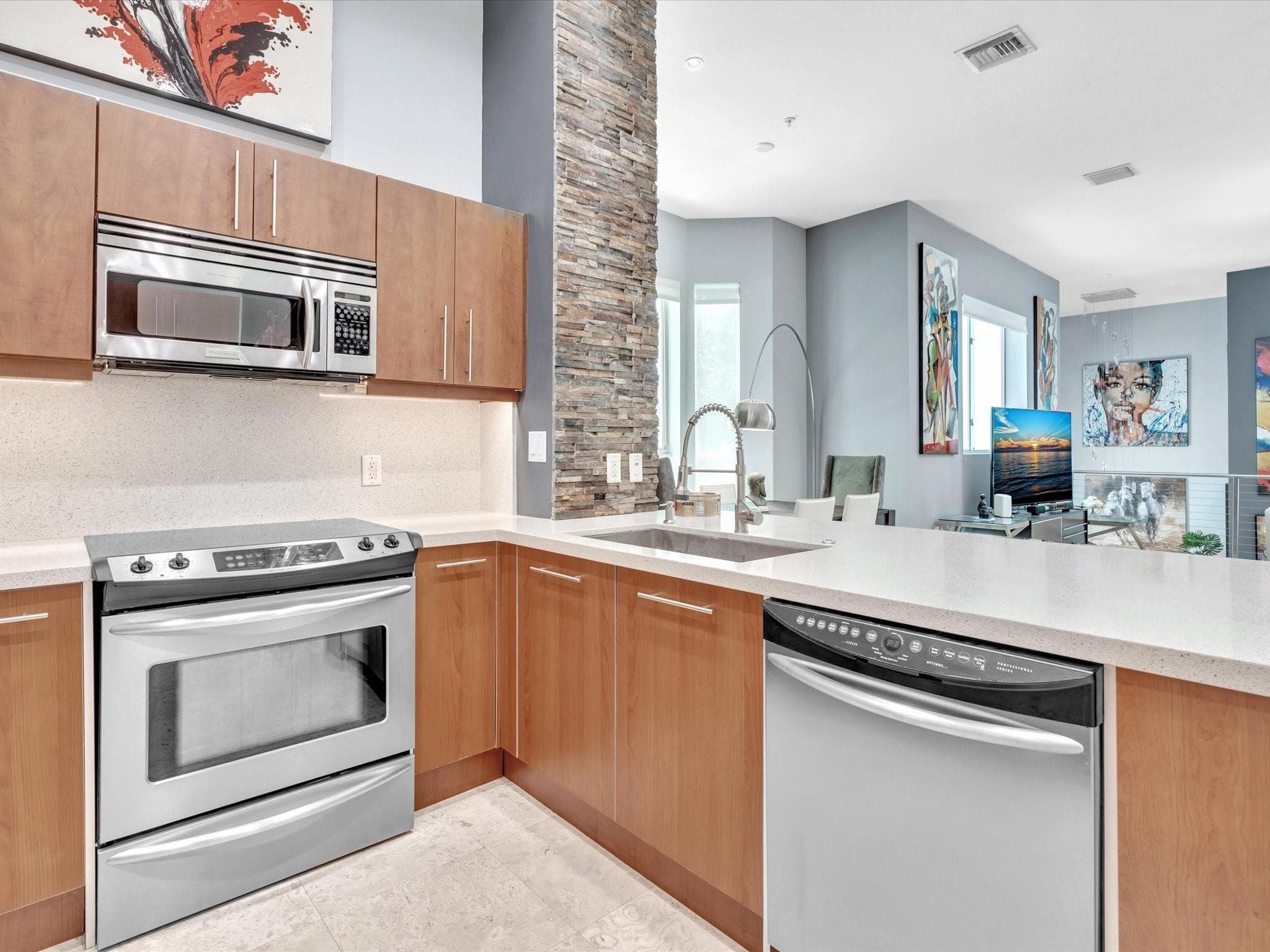 733 NE 4th Avenue 733, Fort Lauderdale, FL 33304 — photo 32 of 65