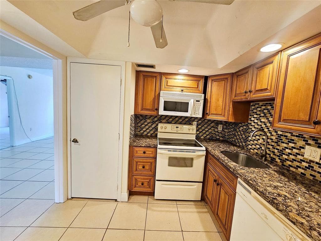 4172 Inverrary Drive 410, Lauderhill, FL 33319 — photo 9 of 24