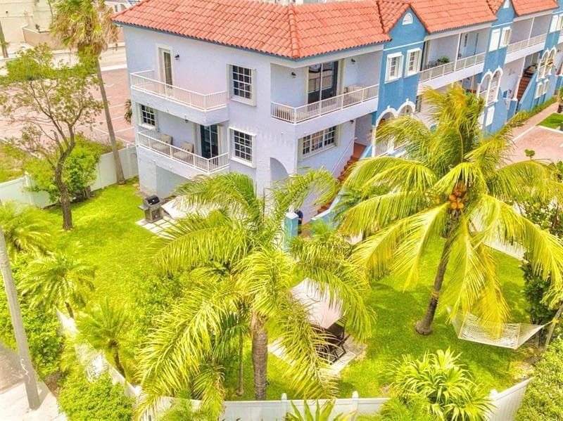 355 Virginia Street 1, Hollywood, FL 33019 — photo 4 of 33