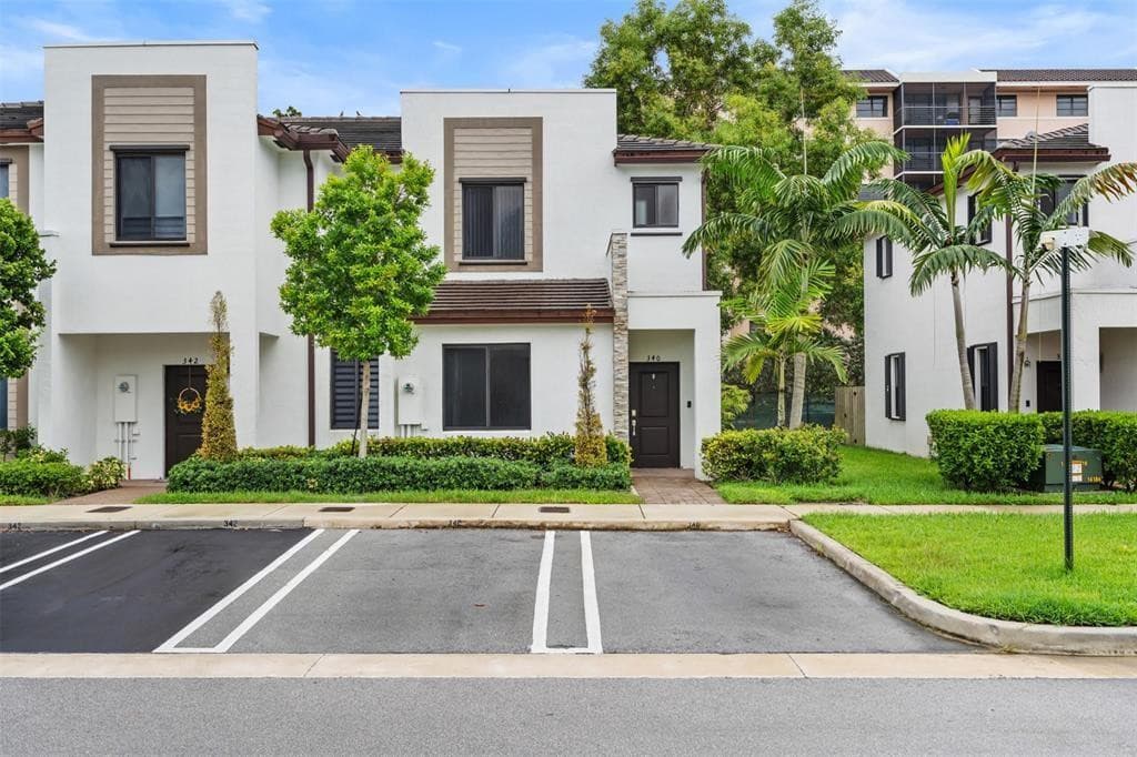 340 NE 208th Terrace 340, Miami, FL 33179 — photo 1 of 38