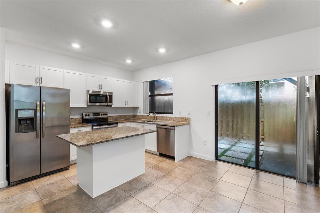 340 NE 208th Terrace 340, Miami, FL 33179 — photo 18 of 38