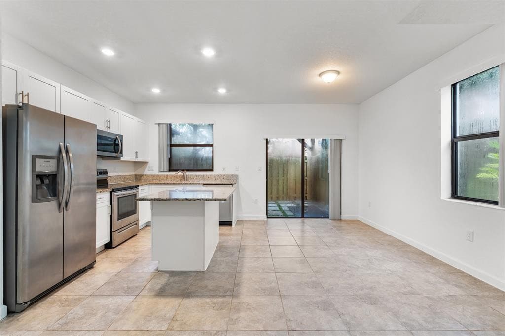 340 NE 208th Terrace 340, Miami, FL 33179 — photo 19 of 38
