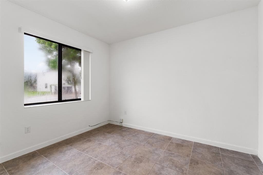 340 NE 208th Terrace 340, Miami, FL 33179 — photo 28 of 38