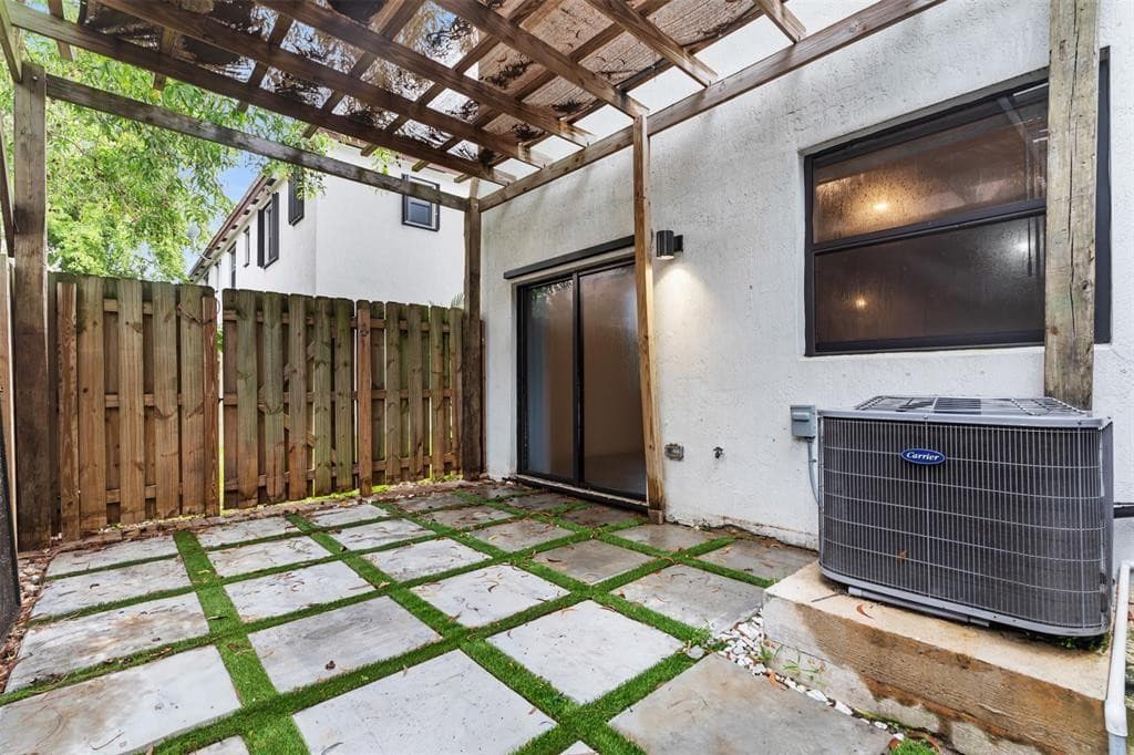 340 NE 208th Terrace 340, Miami, FL 33179 — photo 31 of 38