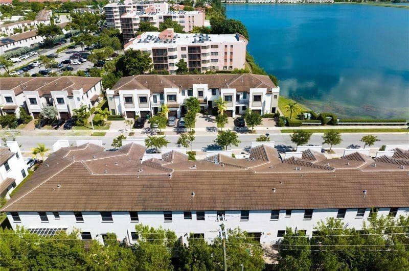 340 NE 208th Terrace 340, Miami, FL 33179 — photo 35 of 38