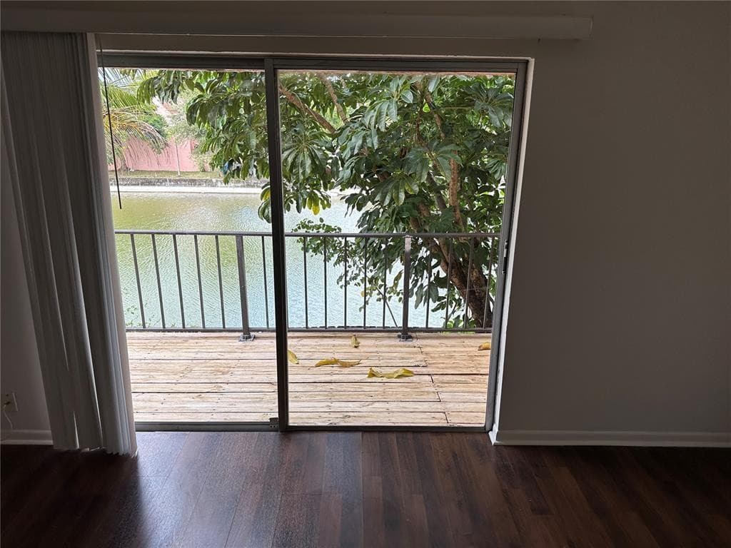 5621 NW 16th Street, Fort Lauderdale, FL 33313 — photo 8 of 32