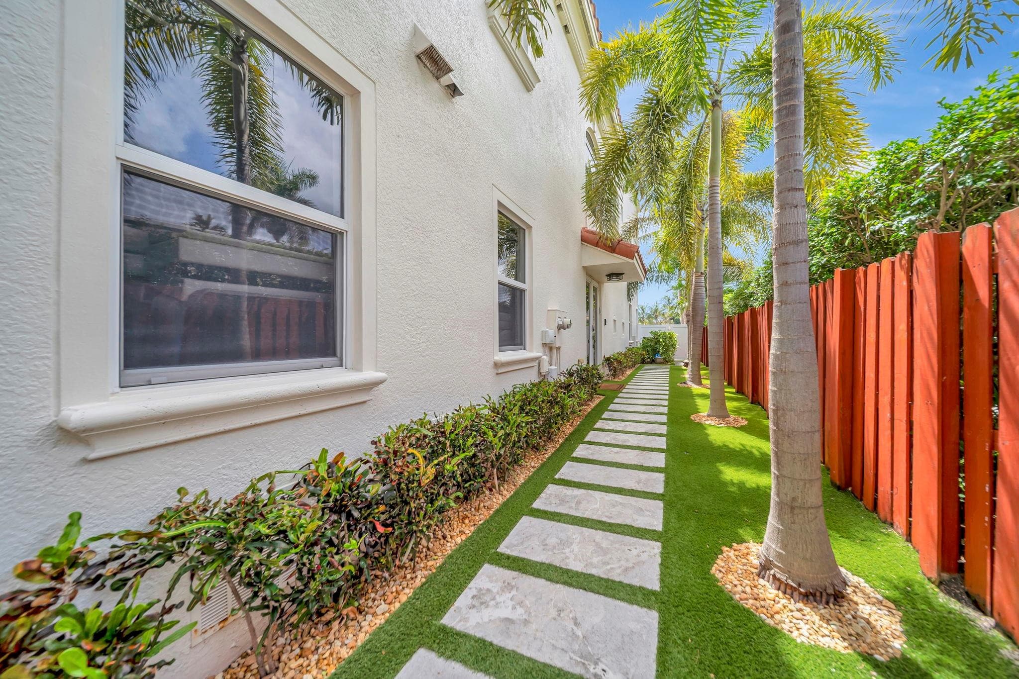 1368 Bayview Drive, Fort Lauderdale, FL 33304 — photo 5 of 61