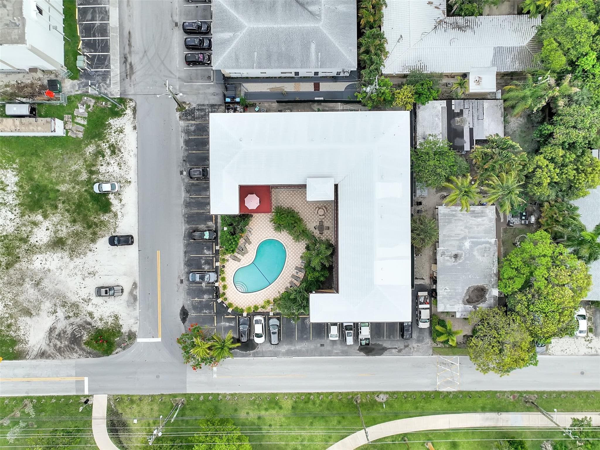744 NE 14th Avenue 4, Fort Lauderdale, FL 33304 — photo 5 of 37