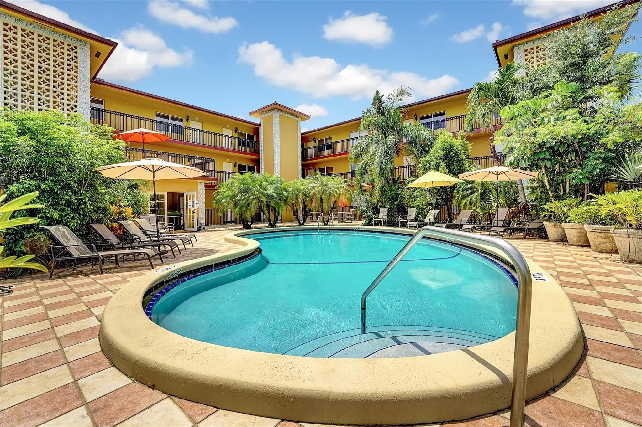 744 NE 14th Avenue 4, Fort Lauderdale, FL 33304 — photo 10 of 37