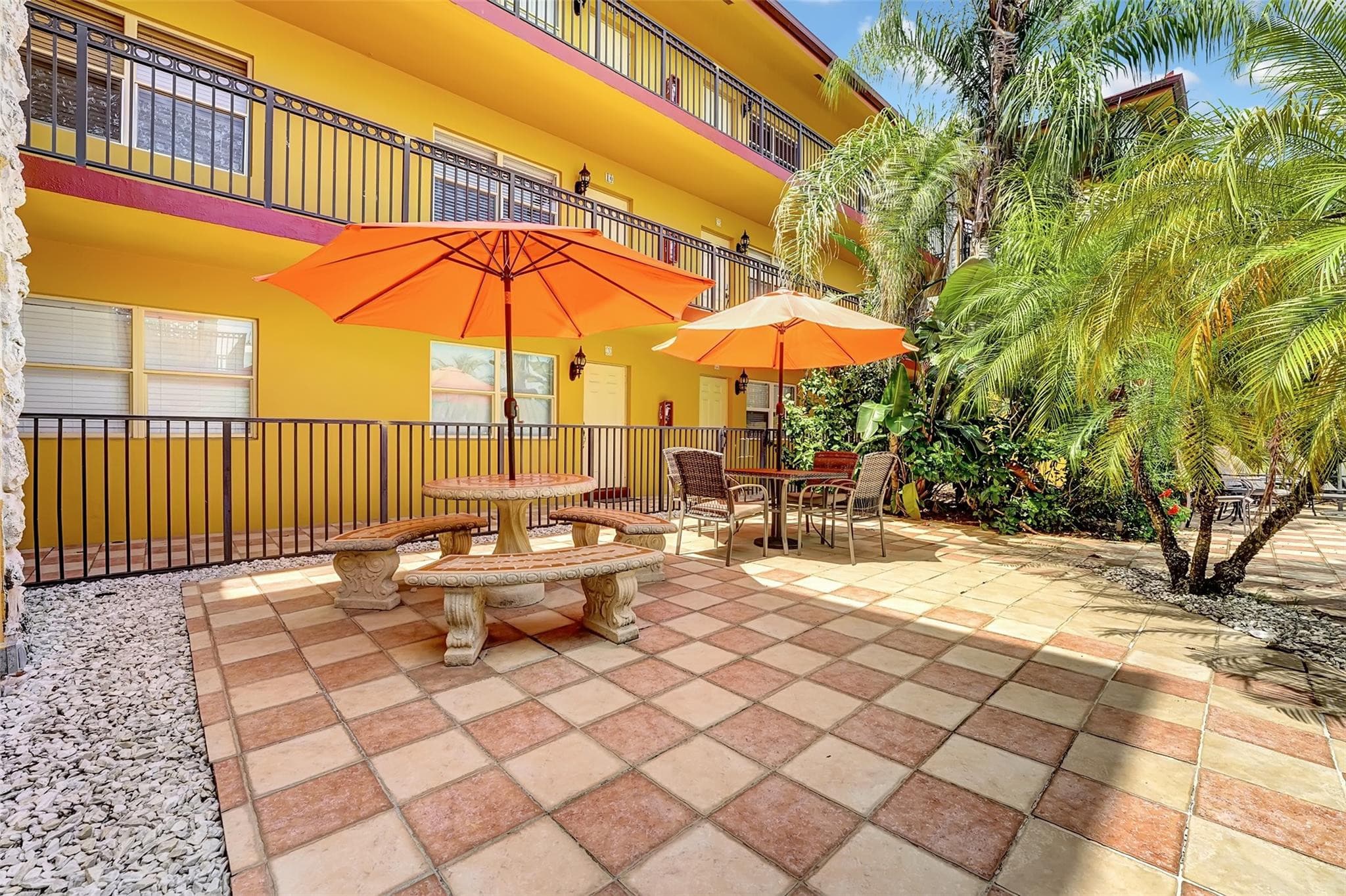 744 NE 14th Avenue 4, Fort Lauderdale, FL 33304 — photo 11 of 37