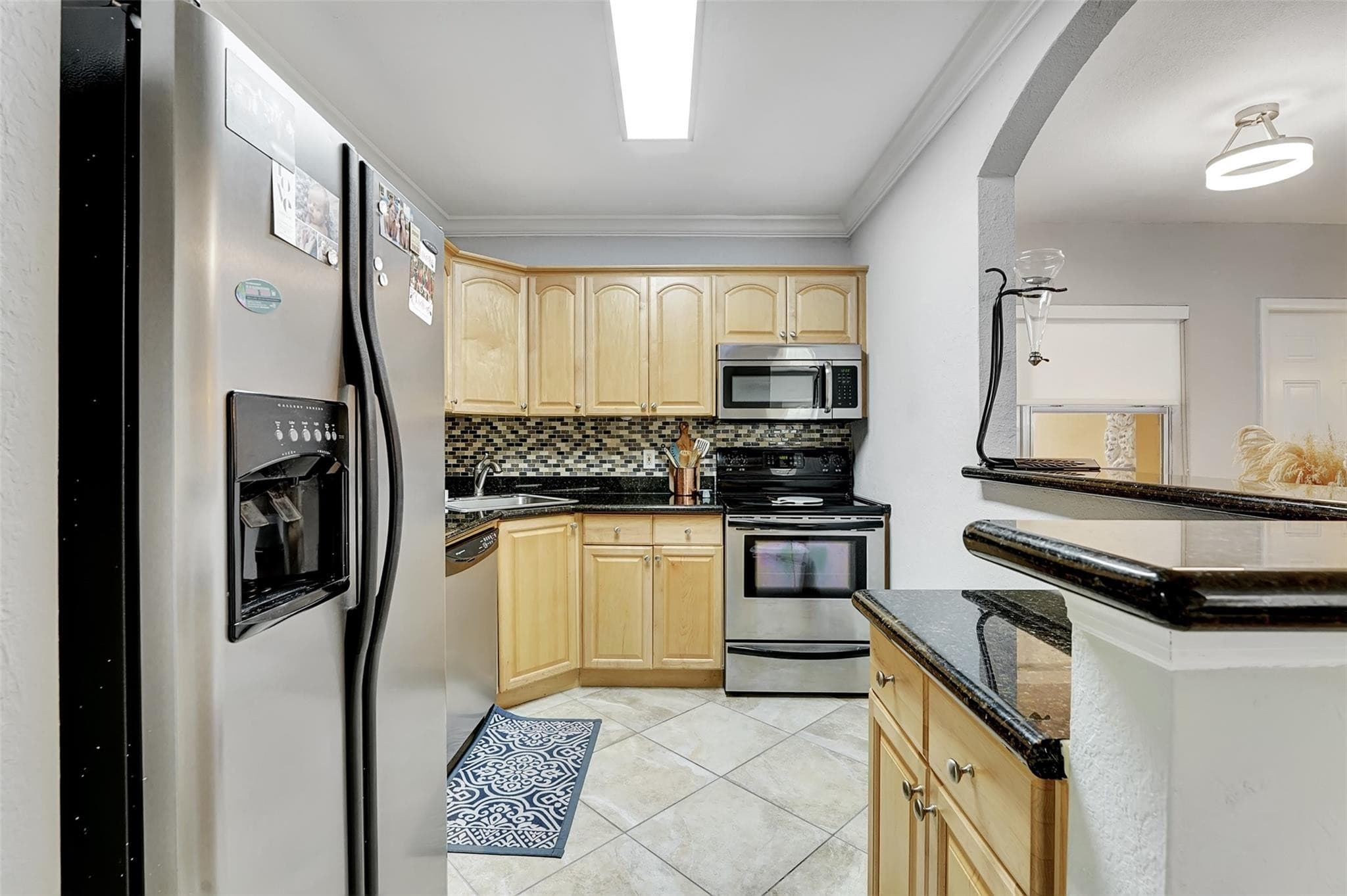 744 NE 14th Avenue 4, Fort Lauderdale, FL 33304 — photo 17 of 37