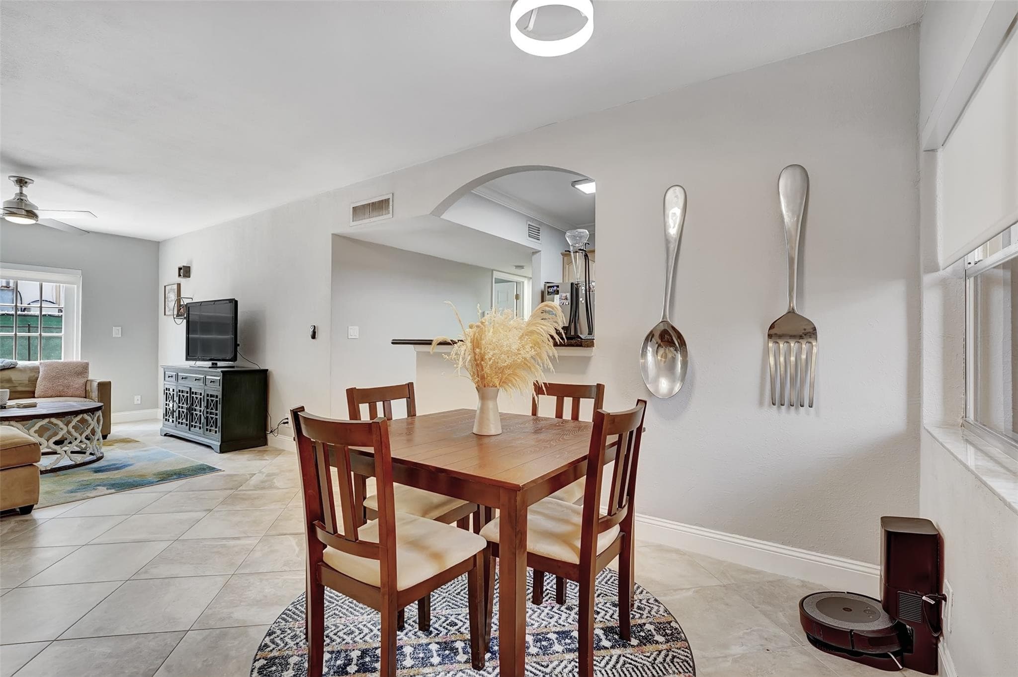 744 NE 14th Avenue 4, Fort Lauderdale, FL 33304 — photo 20 of 37