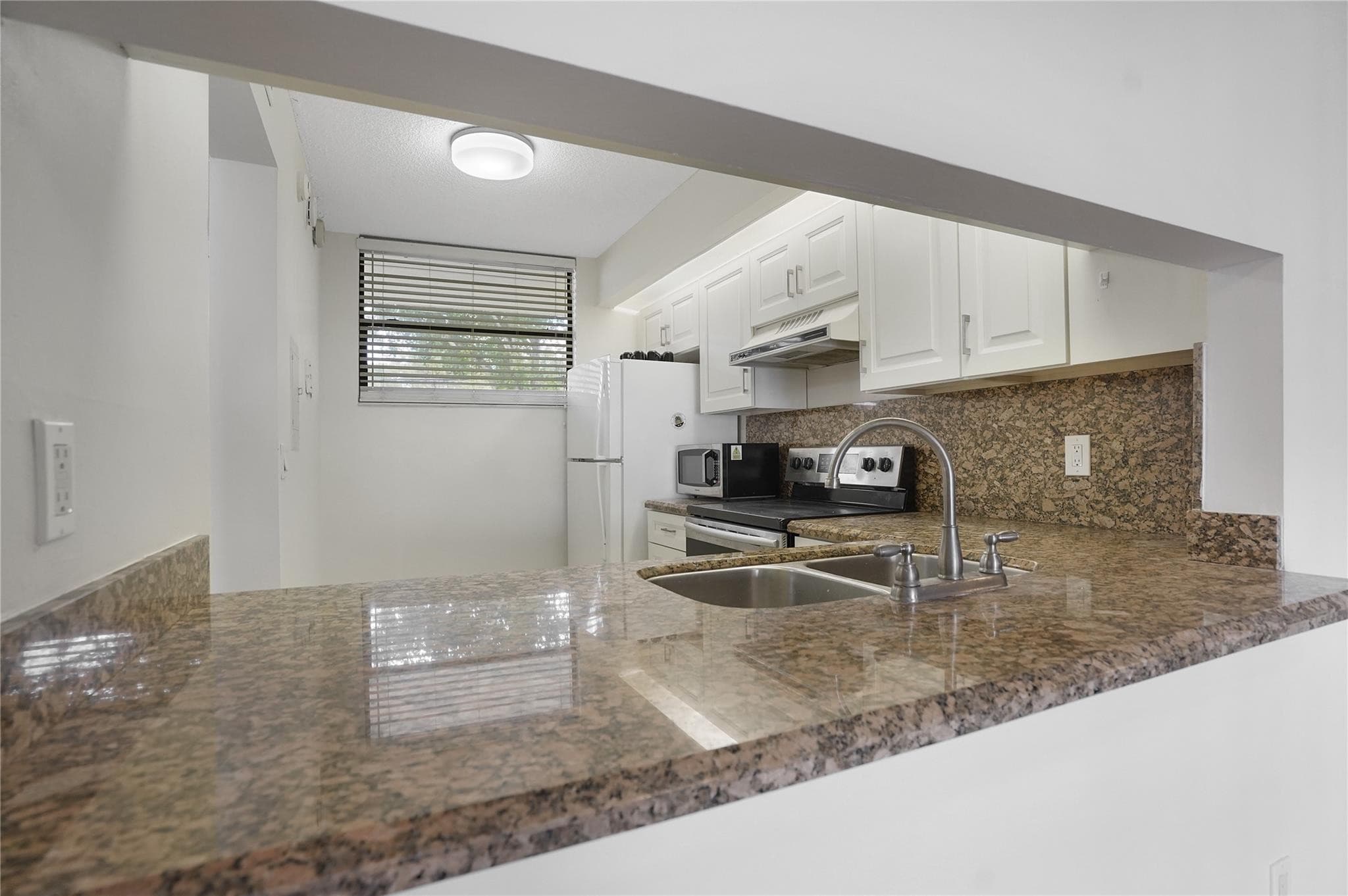 109 Lake Emerald Drive 110, Oakland Park, FL 33309 — photo 4 of 39