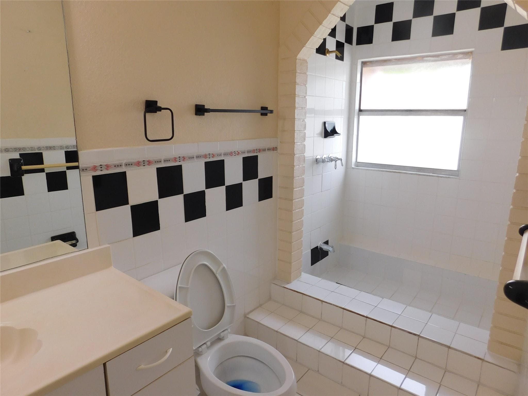 836 SW 80th Avenue, North Lauderdale, FL 33068 — photo 10 of 32