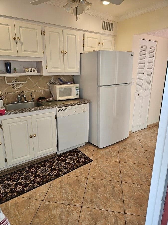 4000 NW 44 Avenue 210, Lauderdale Lakes, FL 33319 — photo 4 of 21