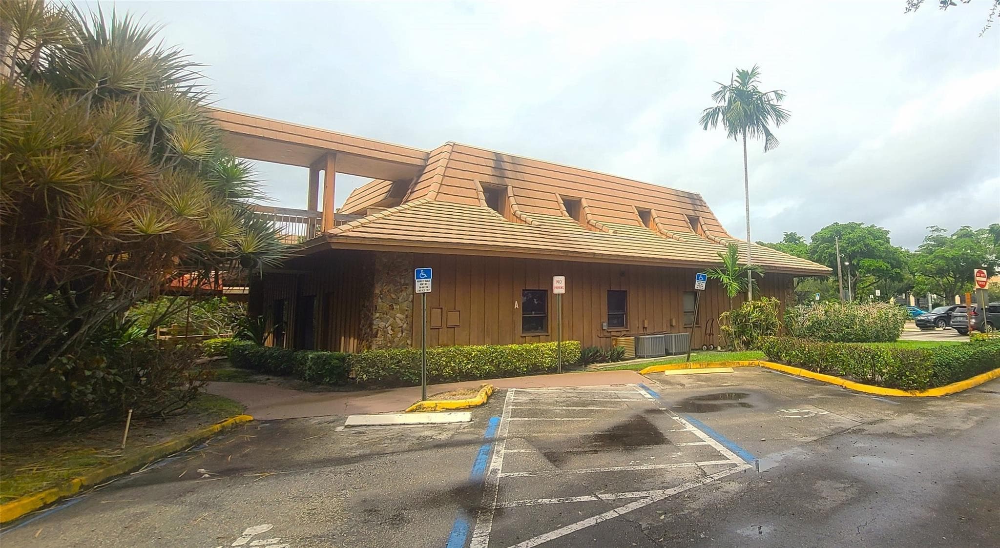 7800 W Oakland Park Boulevard 101, Fort Lauderdale, FL 33351 — photo 3 of 25