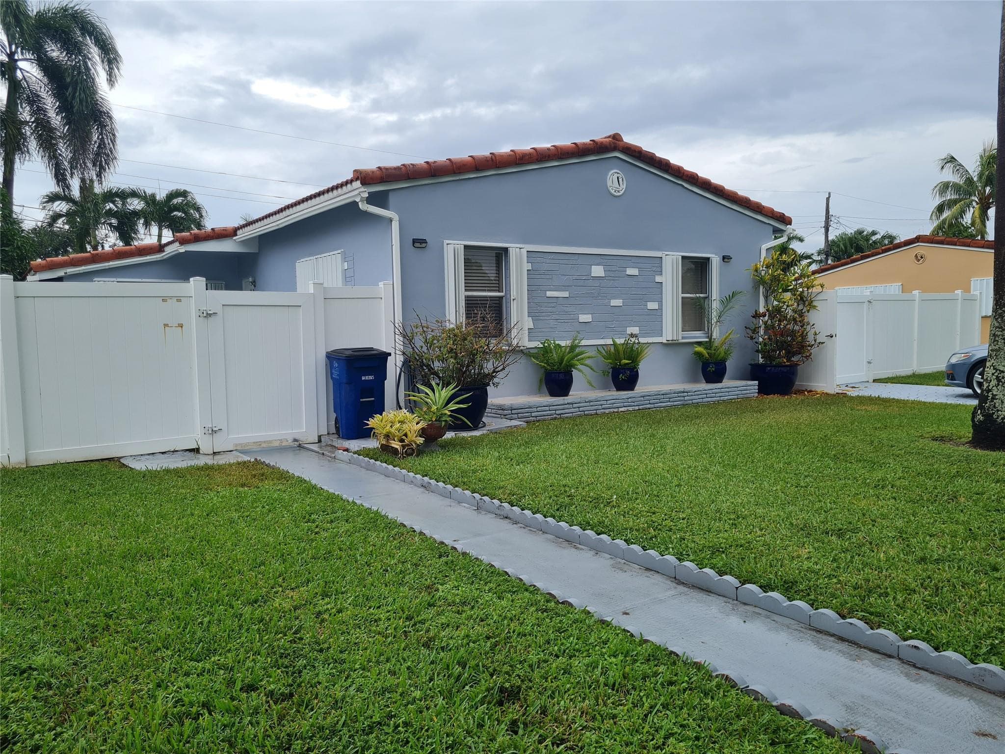 906 NE 3 Street, Hallandale Beach, FL 33009 — photo 6 of 34