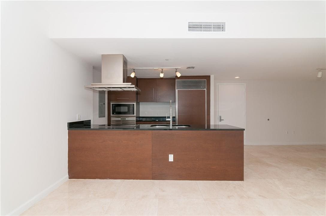 465 Brickell Avenue Bay 419, Miami, FL 33131 — photo 16 of 54