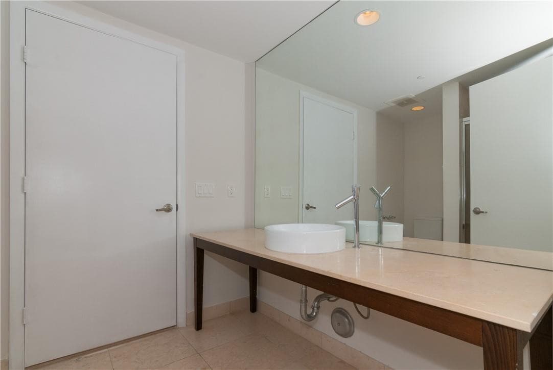 465 Brickell Avenue Bay 419, Miami, FL 33131 — photo 34 of 54