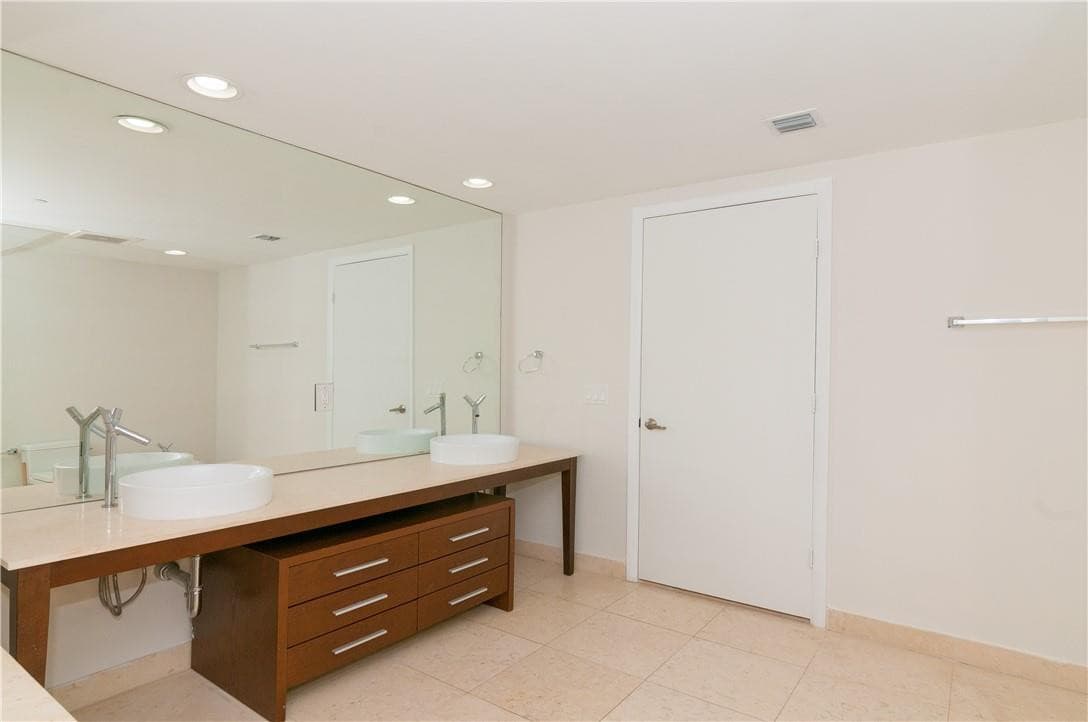 465 Brickell Avenue Bay 419, Miami, FL 33131 — photo 30 of 54