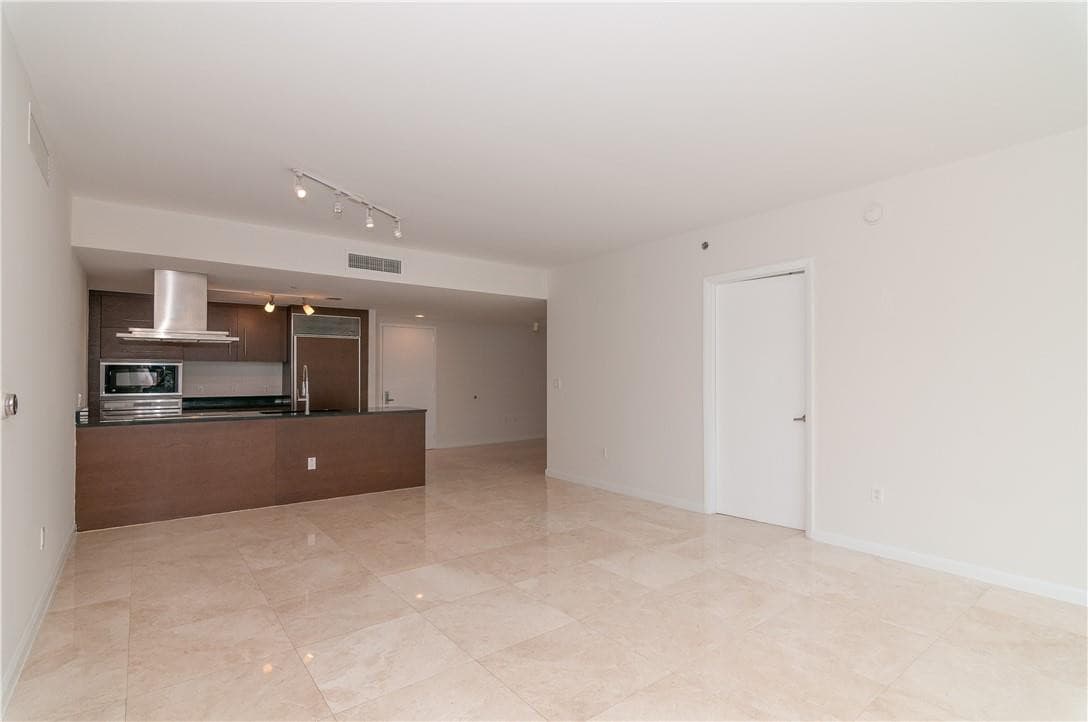 465 Brickell Avenue Bay 419, Miami, FL 33131 — photo 10 of 54