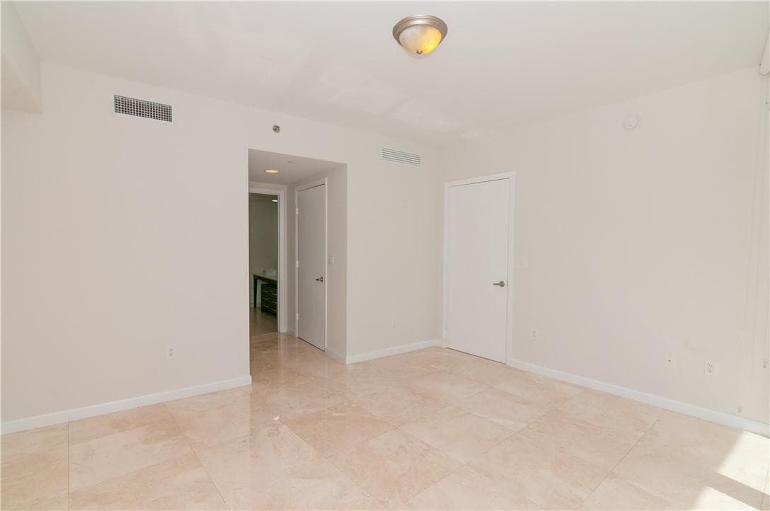 465 Brickell Avenue Bay 419, Miami, FL 33131 — photo 24 of 54