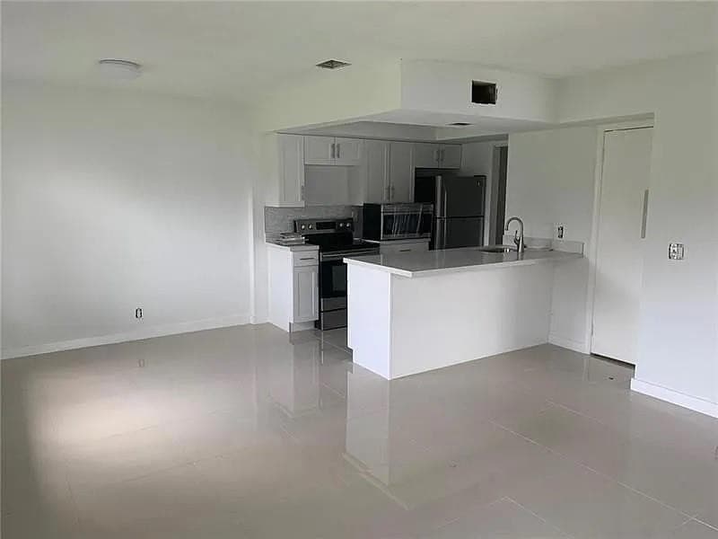 5702 NW 21st Street, Fort Lauderdale, FL 33313 — photo 3 of 9