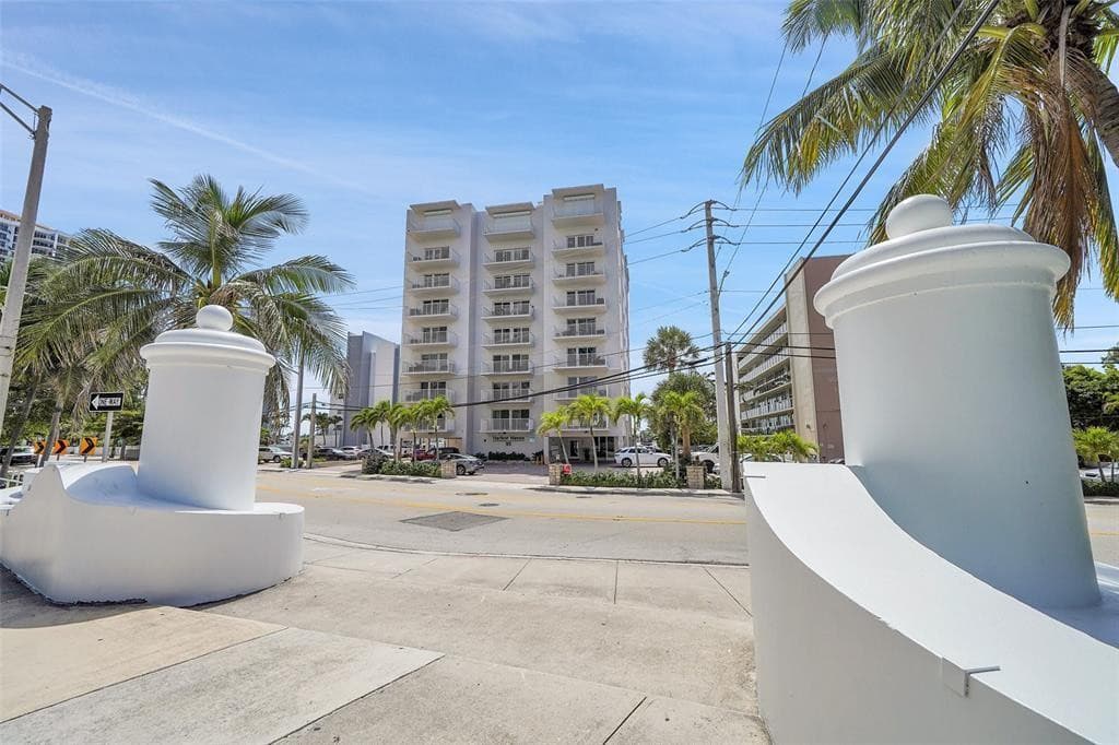 95 N Birch Road 301, Fort Lauderdale, FL 33304 — photo 2 of 58
