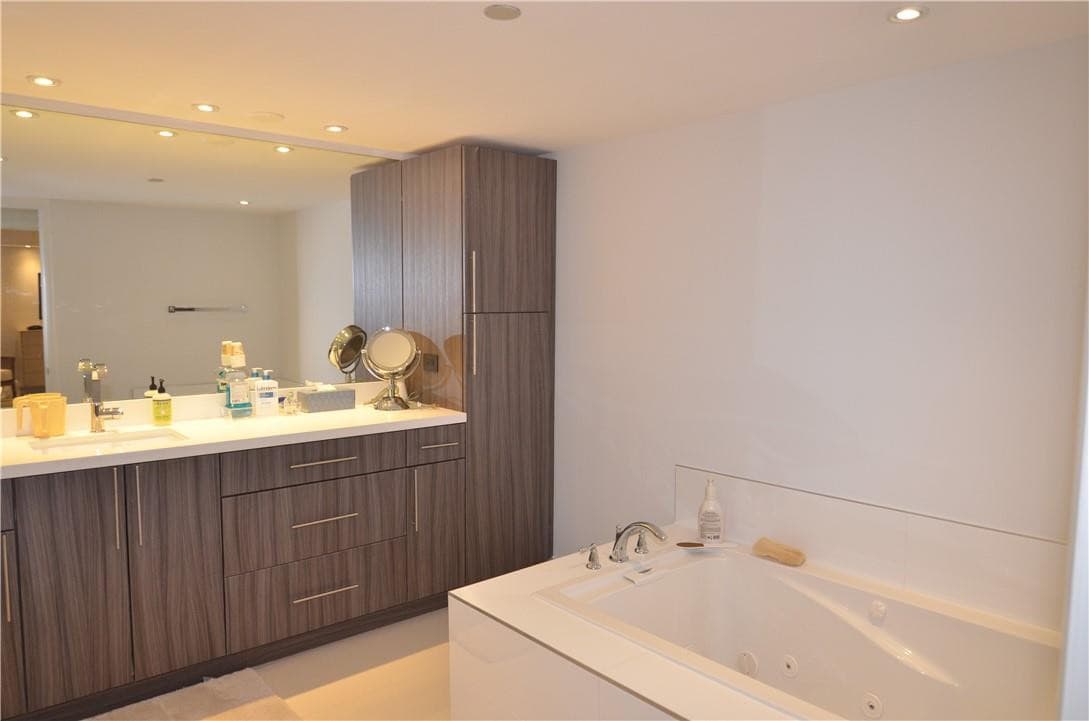 19355 Turnberry Way 7-L, Aventura, FL 33180 — photo 17 of 39