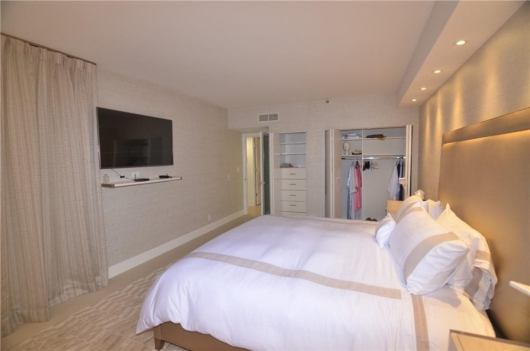 19355 Turnberry Way 7-L, Aventura, FL 33180 — photo 22 of 39