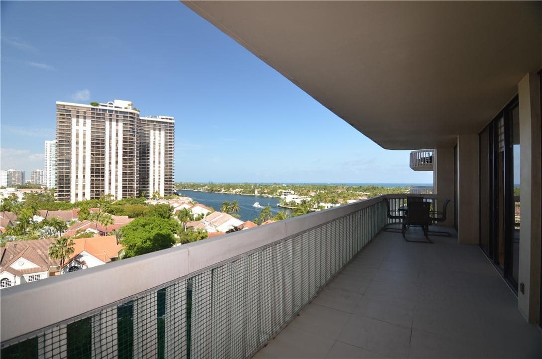 19355 Turnberry Way 7-L, Aventura, FL 33180 — photo 32 of 39