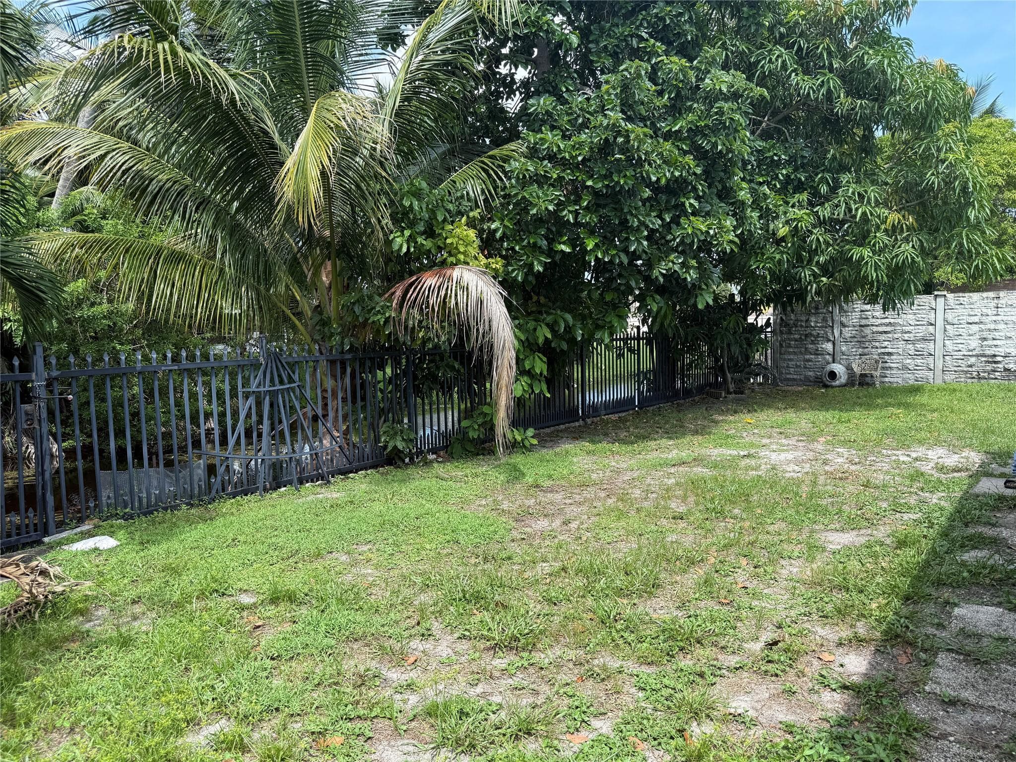 8121 SW 8th Street, North Lauderdale, FL 33068 — photo 14 of 16