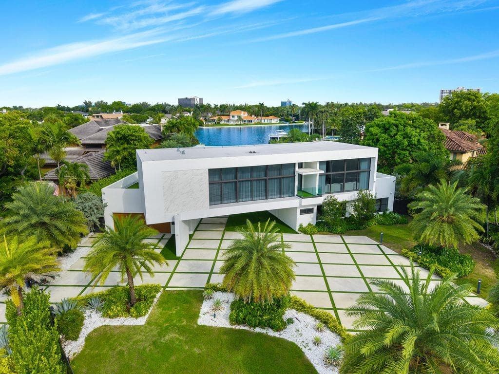 19 Gatehouse Road, Sea Ranch Lakes, FL 33308 — photo