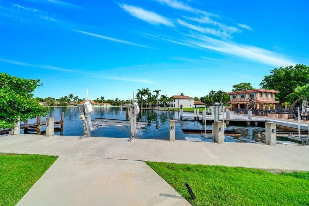 19 Gatehouse Road, Sea Ranch Lakes, FL 33308 — photo 49 of 61