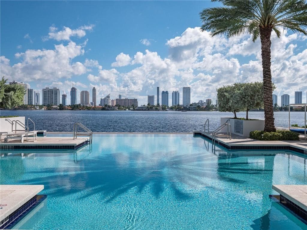 17111 Biscayne Boulevard 2105 + 1 BOAT SLIP 100 ft, North Miami Beach, FL 33160 — photo 5 of 37