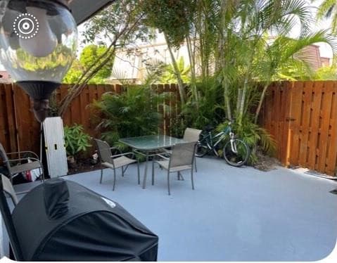 Townhouse in Boca Raton — photo 1 of 10