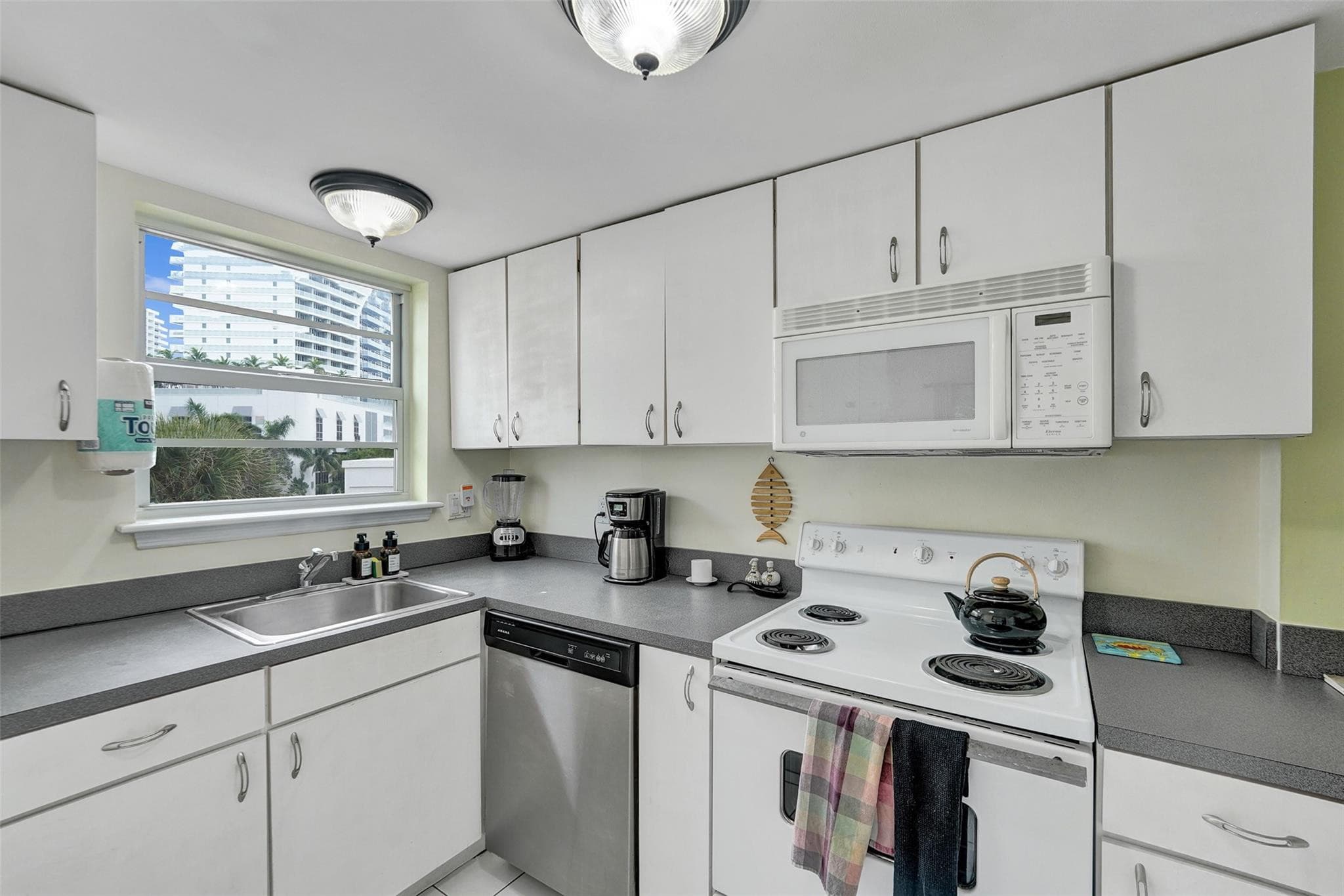 341 N Birch Road 316, Fort Lauderdale, FL 33304 — photo 16 of 37