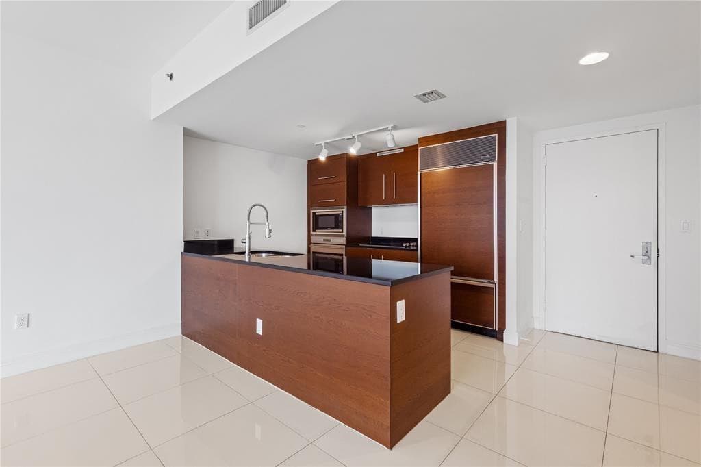 465 Brickell Avenue 2706, Miami, FL 33131 — photo 7 of 26