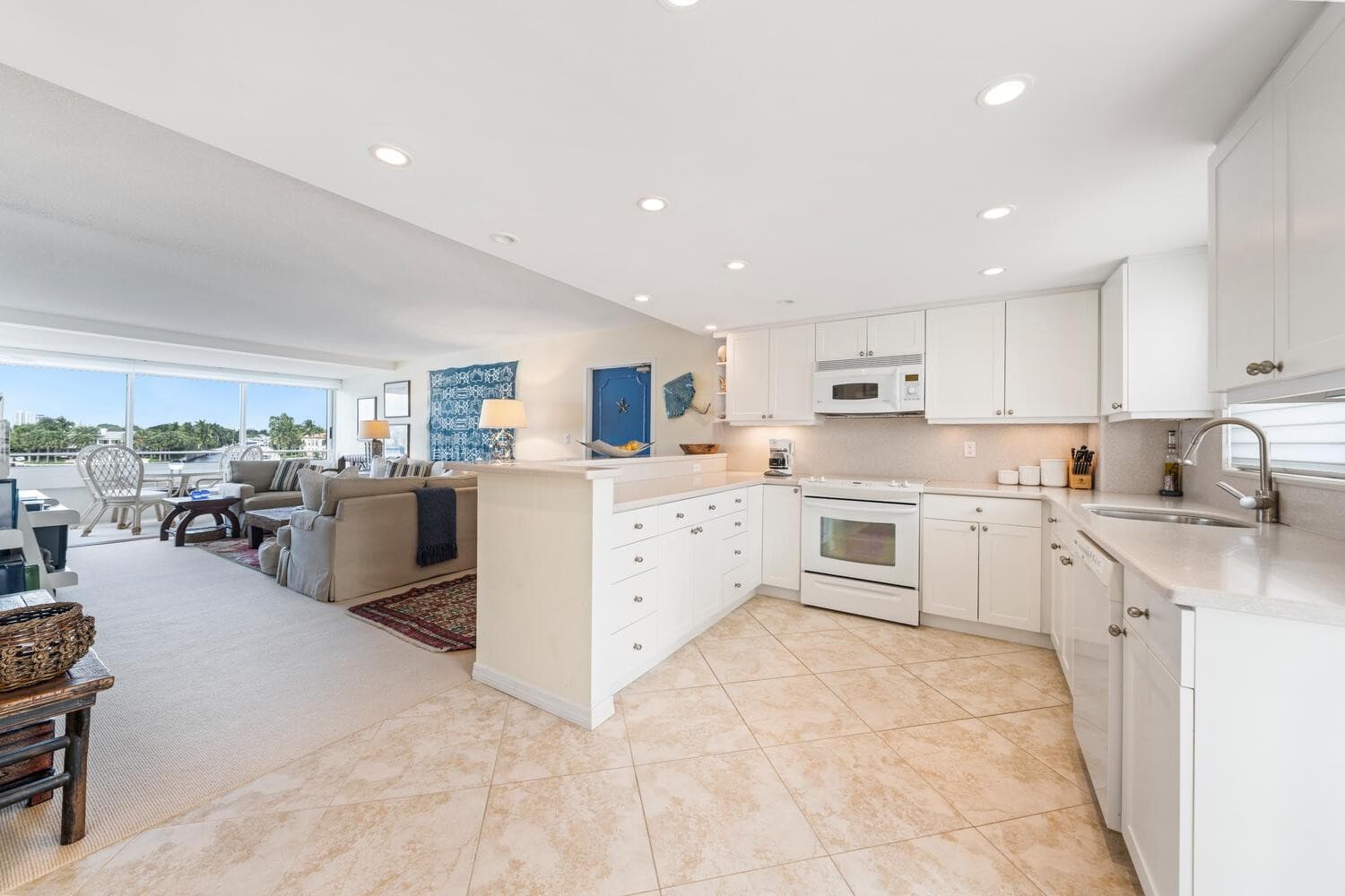 215 N Birch Road 4c, Fort Lauderdale, FL 33304 — photo 12 of 32