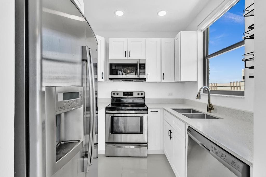 1010 S Ocean Boulevard PH15, Pompano Beach, FL 33062 — photo 14 of 58